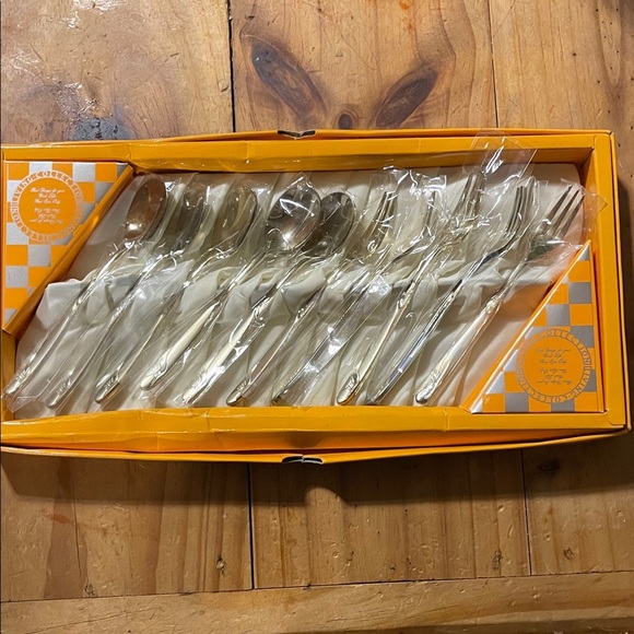 Premium Silver Flatware Set - Picture 1 of 9